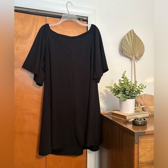 Plus size off shoulder little black dress - Picture 3 of 9